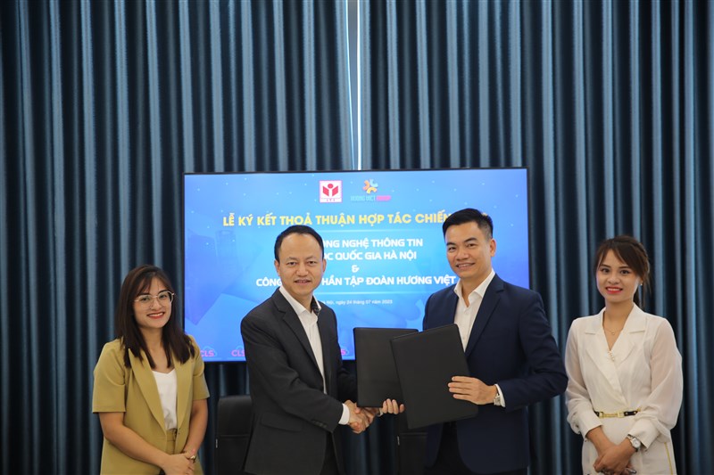 LỄ KÝ KẾT THỎA THUẬN HỢP TÁC CHIẾN LƯỢC GIỮA VIỆN CÔNG NGHỆ THÔNG TIN - ĐẠI HỌC QUỐC GIA HÀ NỘI VÀ HƯƠNG VIỆT GROUP